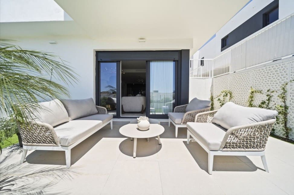 4 soverom Kjedet enebolig til salgs i La Cala de Mijas med svømmebasseng garasje - € 950 000 (Ref: 9134675)