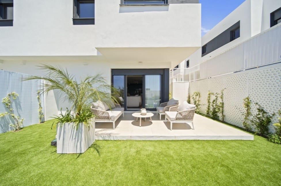 4 soverom Kjedet enebolig til salgs i La Cala de Mijas med svømmebasseng garasje - € 950 000 (Ref: 9134675)