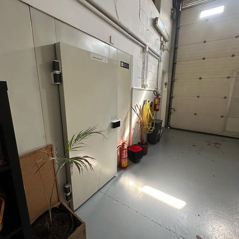 Kaupallinen myytävänä paikassa Marbella - 450 000 € (Ref: 9137395)