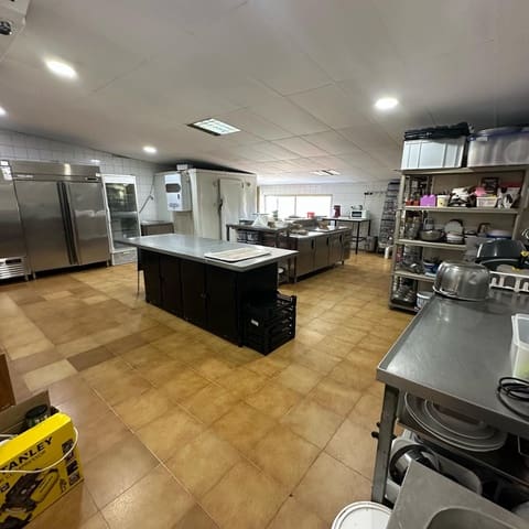 Commercieel te koop in Marbella - € 450.000 (Ref: 9137395)