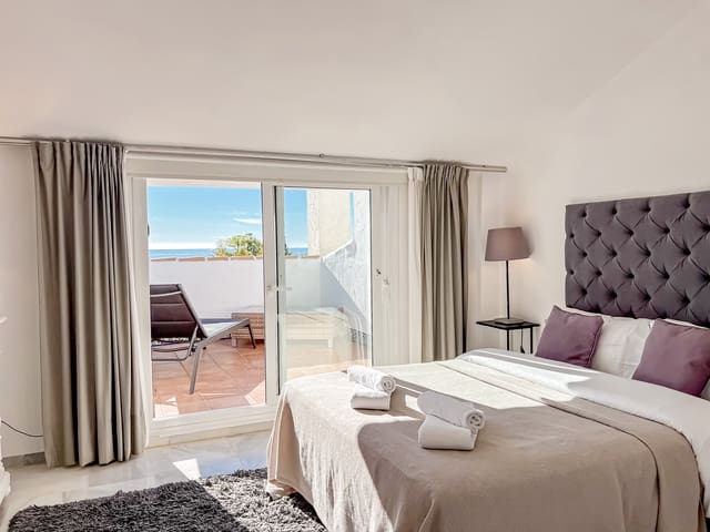 Ático de 2 habitaciones en Marbella en venta con piscina - 675.000 € (Ref: 9145600)