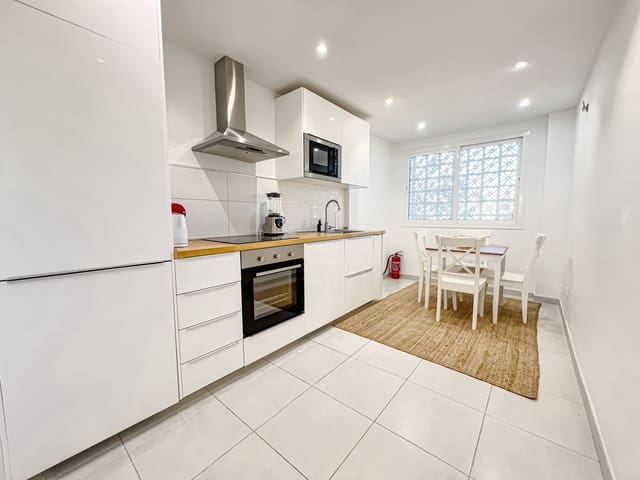 Ático de 2 habitaciones en Marbella en venta con piscina - 675.000 € (Ref: 9145600)