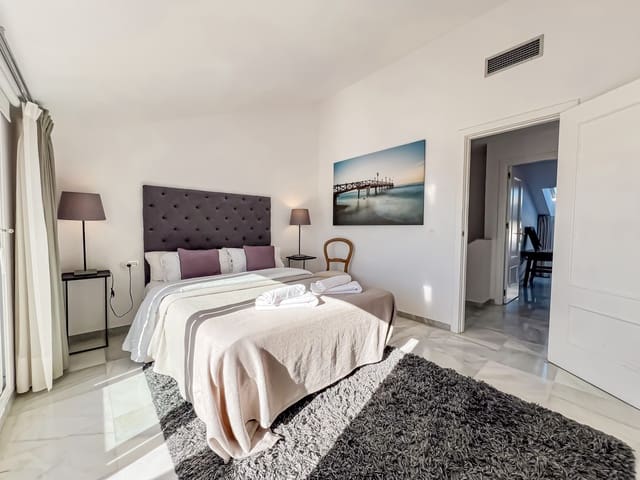 Ático de 2 habitaciones en Marbella en venta con piscina - 675.000 € (Ref: 9145600)