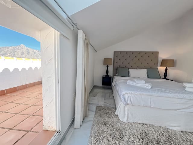 Ático de 2 habitaciones en Marbella en venta con piscina - 675.000 € (Ref: 9145600)