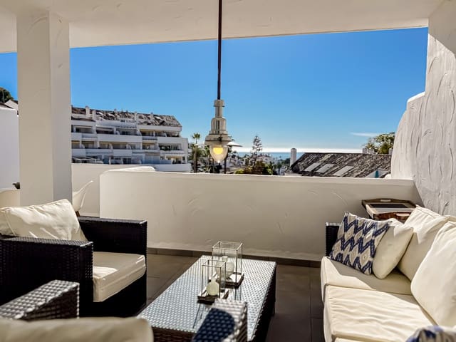 Ático de 2 habitaciones en Marbella en venta con piscina - 675.000 € (Ref: 9145600)