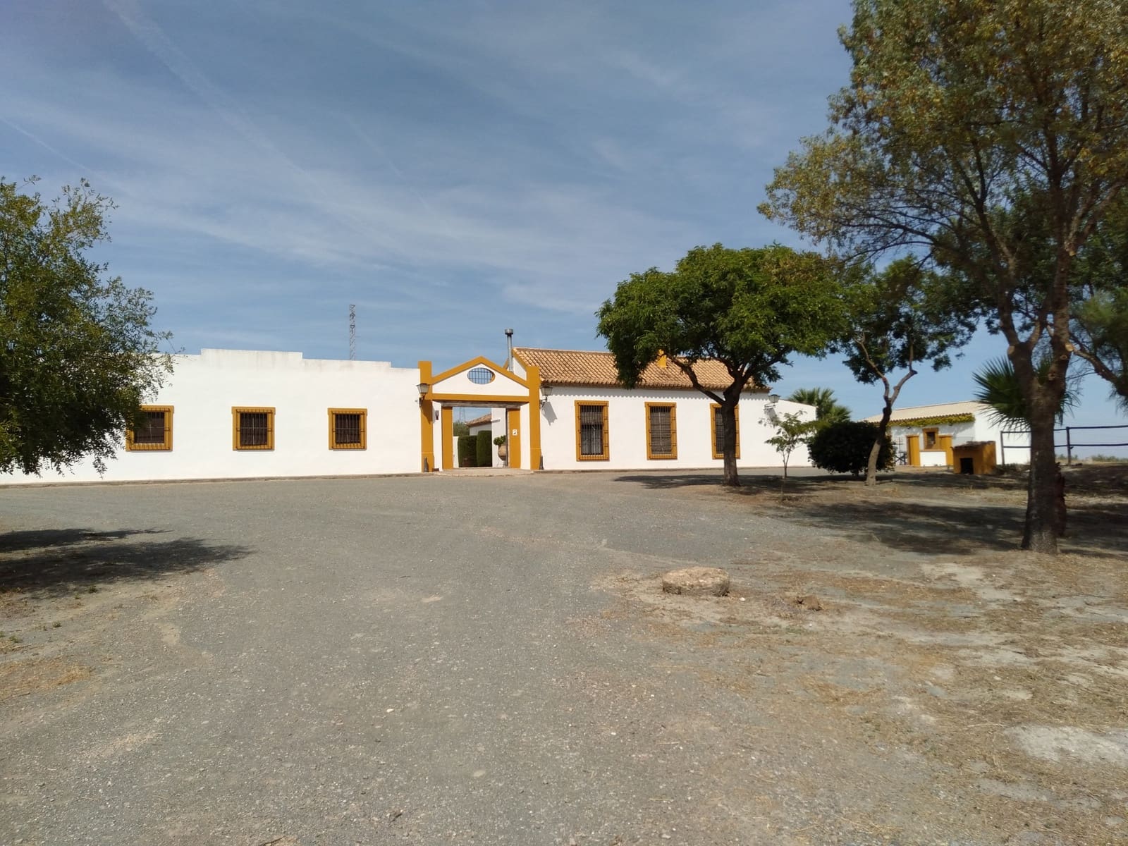 4 soveværelse Finca/Landehus til salg i Moron de la Frontera med swimmingpool garage - € 699.000 (Ref: 9187185)