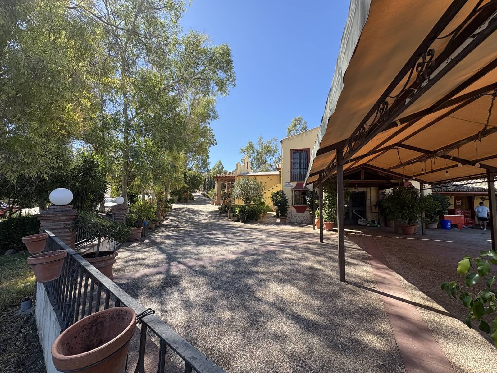 2 makuuhuone Yritys myytävänä paikassa Olvera mukana 
autotalli - 1 500 000 € (Ref: 9228873)