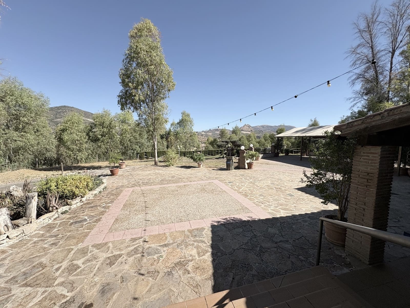 2 makuuhuone Yritys myytävänä paikassa Olvera mukana 
autotalli - 1 500 000 € (Ref: 9228873)