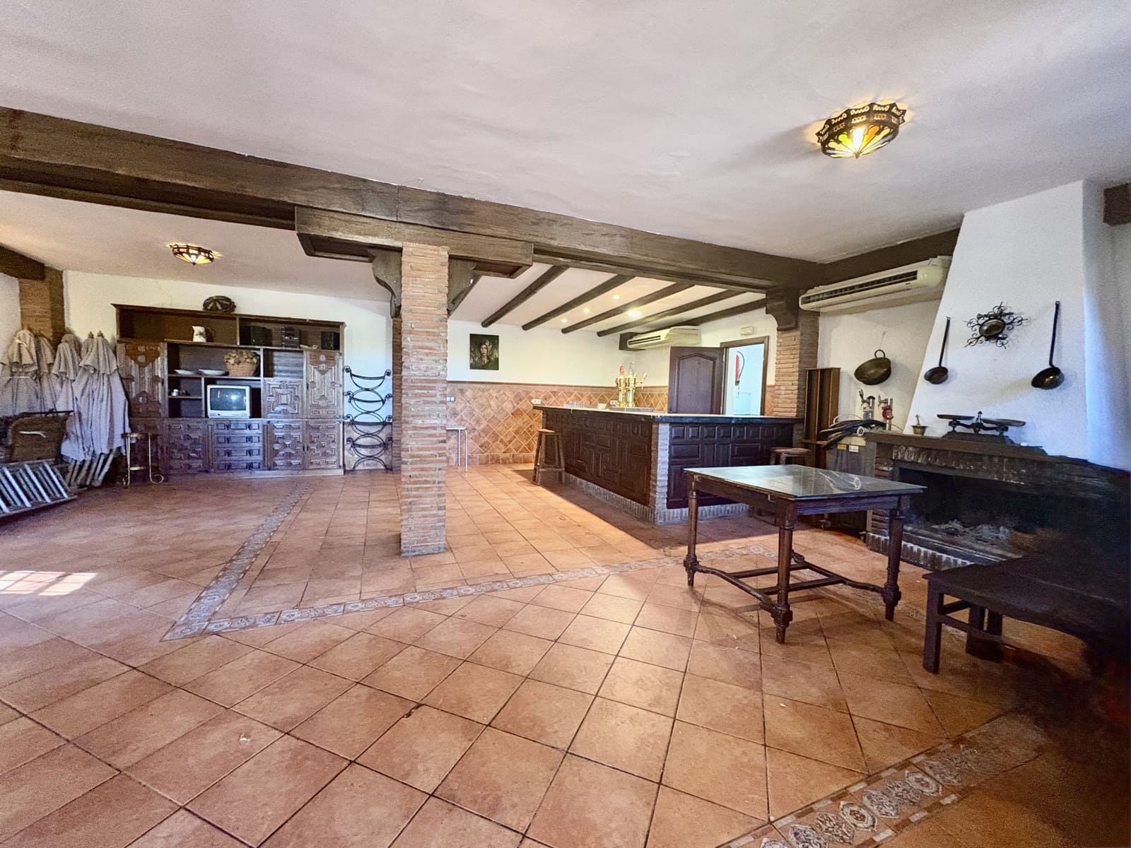 2 makuuhuone Yritys myytävänä paikassa Olvera mukana 
autotalli - 1 500 000 € (Ref: 9228873)