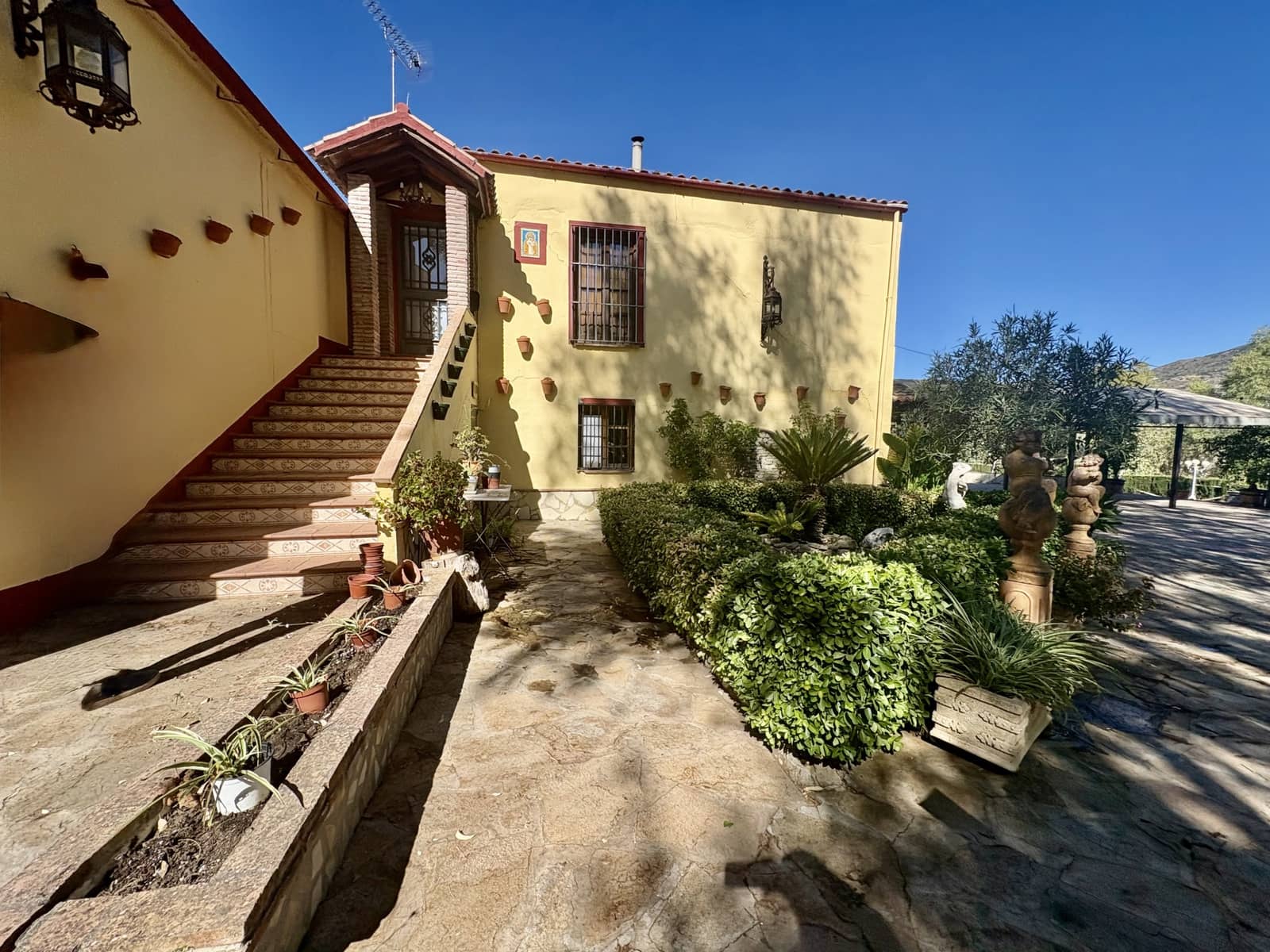 2 makuuhuone Yritys myytävänä paikassa Olvera mukana 
autotalli - 1 500 000 € (Ref: 9228873)