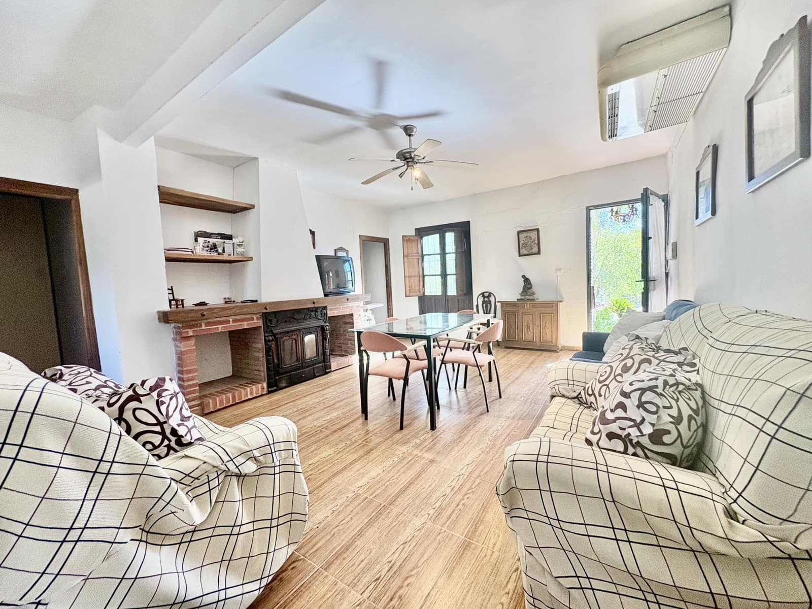 2 makuuhuone Yritys myytävänä paikassa Olvera mukana 
autotalli - 1 500 000 € (Ref: 9228873)