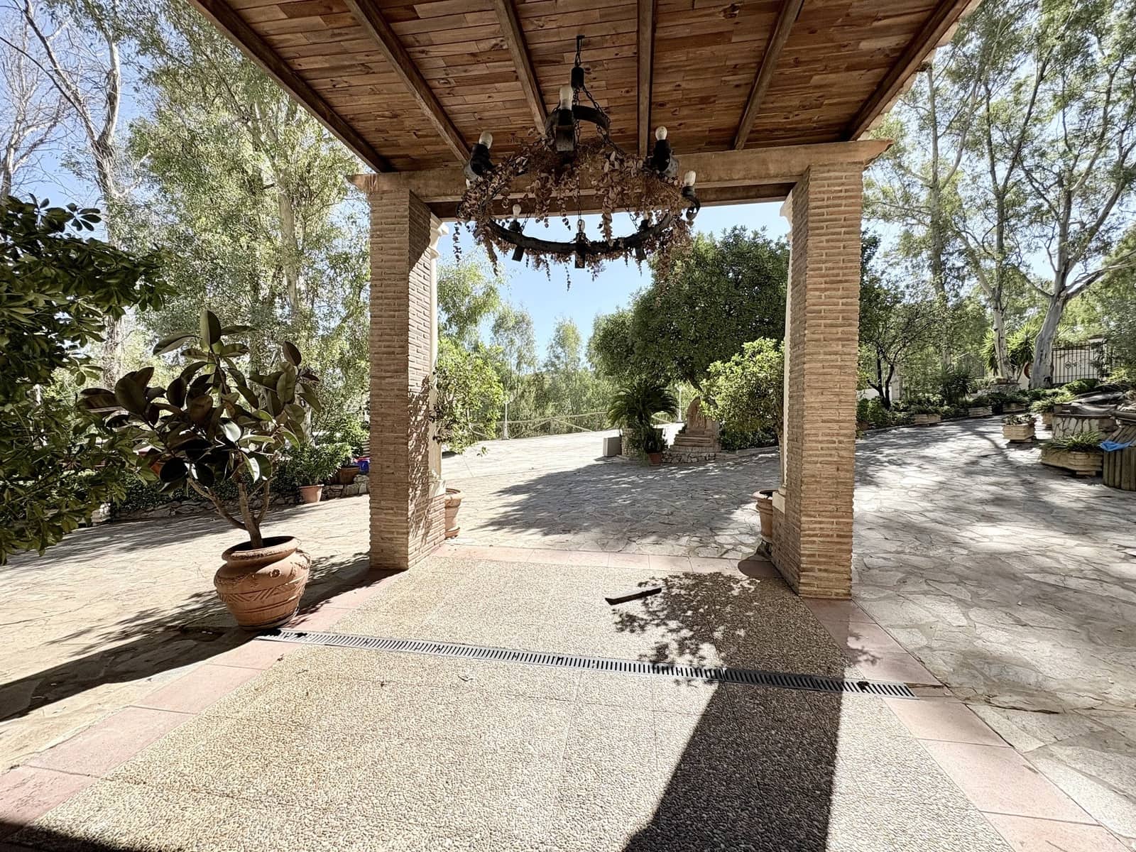 2 makuuhuone Yritys myytävänä paikassa Olvera mukana 
autotalli - 1 500 000 € (Ref: 9228873)