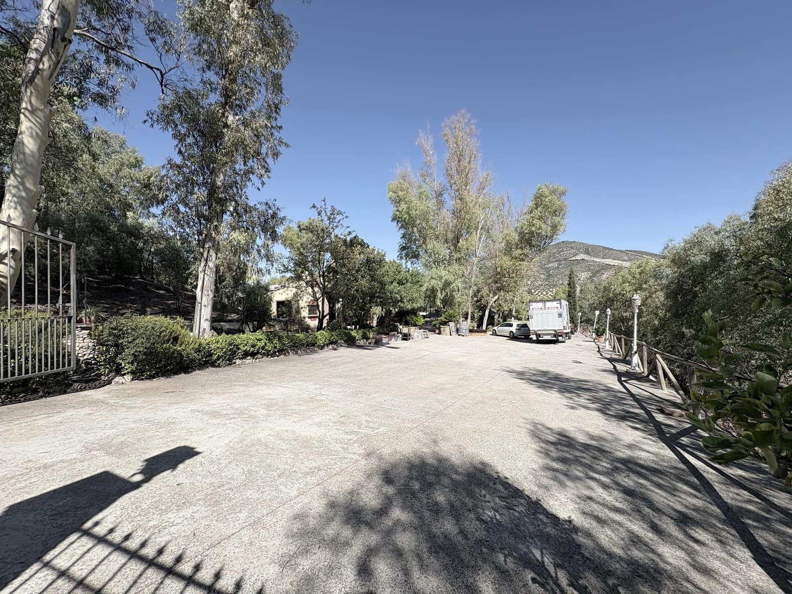 2 makuuhuone Yritys myytävänä paikassa Olvera mukana 
autotalli - 1 500 000 € (Ref: 9228873)