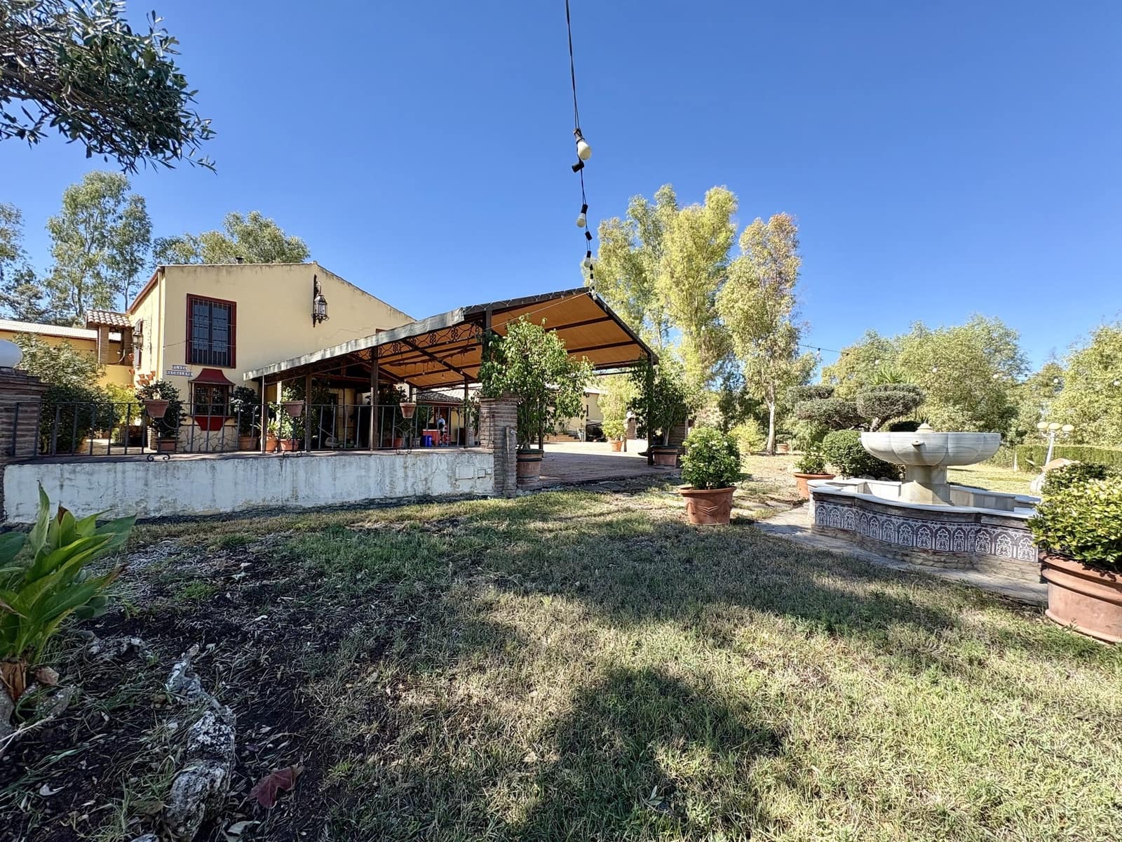 2 makuuhuone Yritys myytävänä paikassa Olvera mukana 
autotalli - 1 500 000 € (Ref: 9228873)