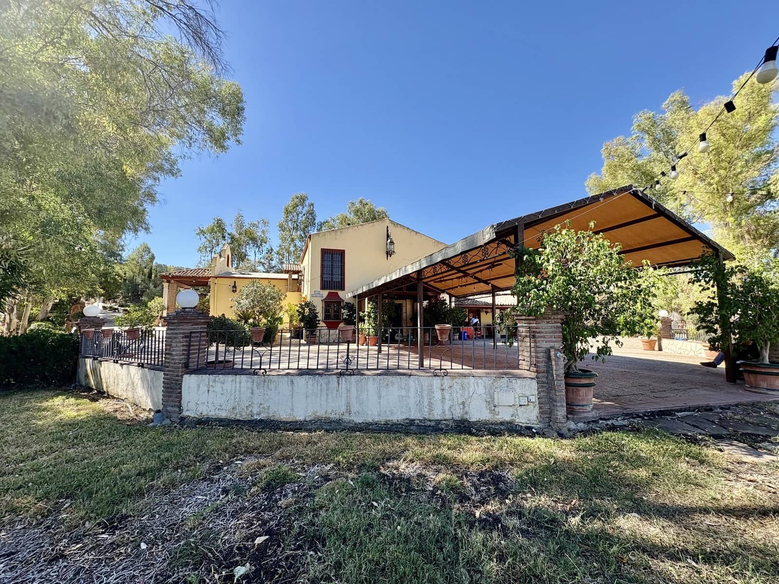 2 makuuhuone Yritys myytävänä paikassa Olvera mukana 
autotalli - 1 500 000 € (Ref: 9228873)