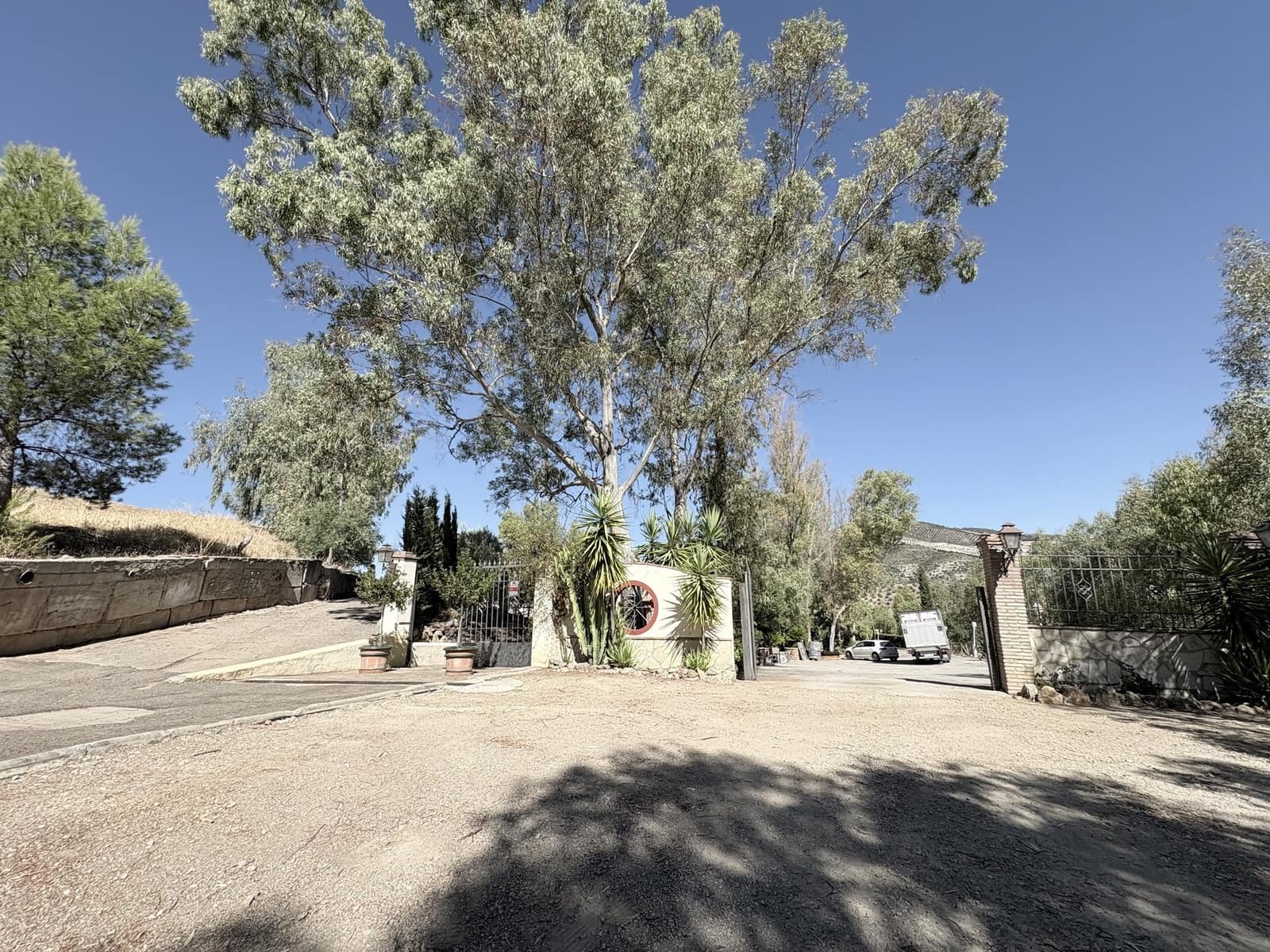 2 makuuhuone Yritys myytävänä paikassa Olvera mukana 
autotalli - 1 500 000 € (Ref: 9228873)