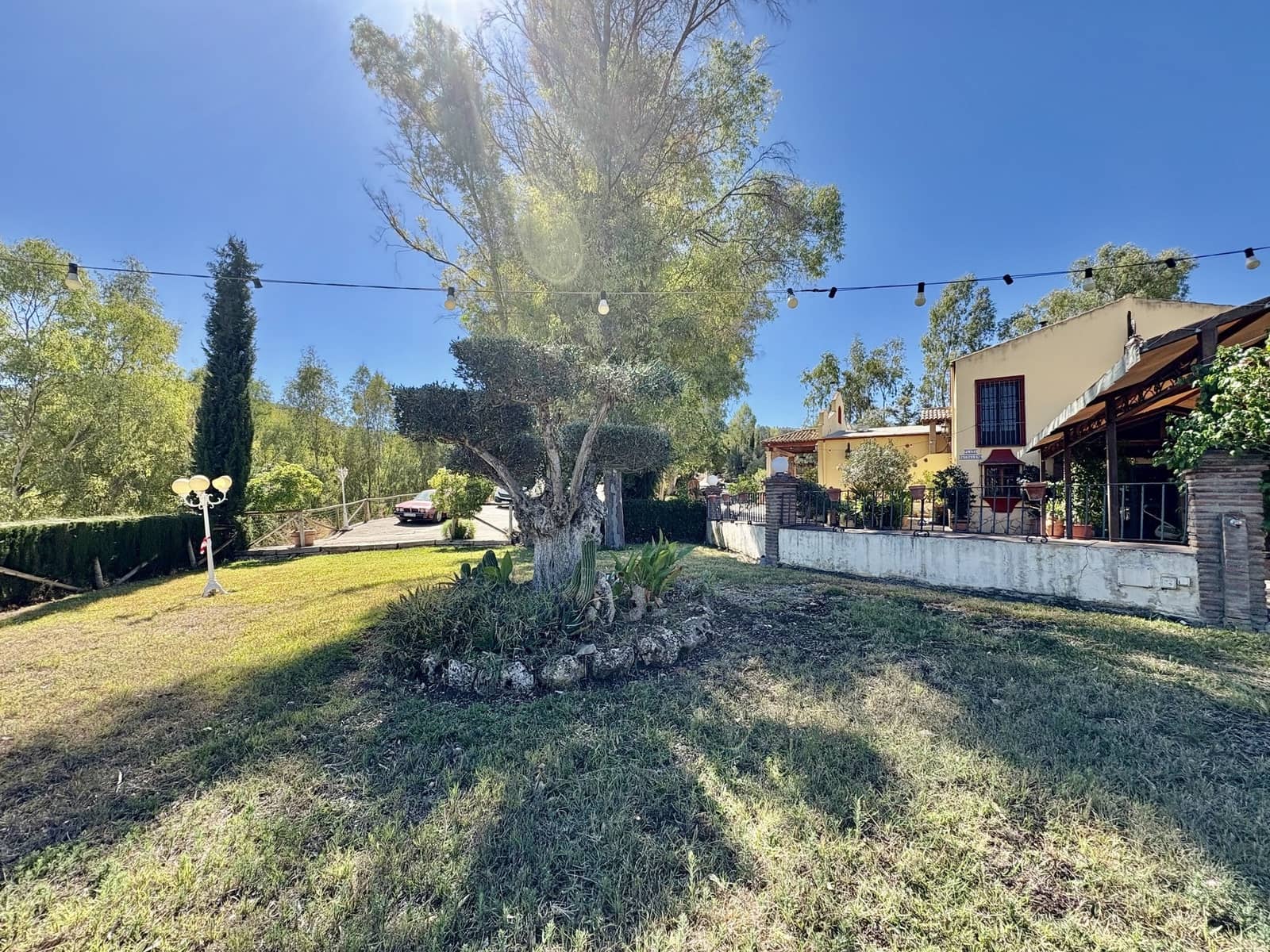 2 makuuhuone Yritys myytävänä paikassa Olvera mukana 
autotalli - 1 500 000 € (Ref: 9228873)