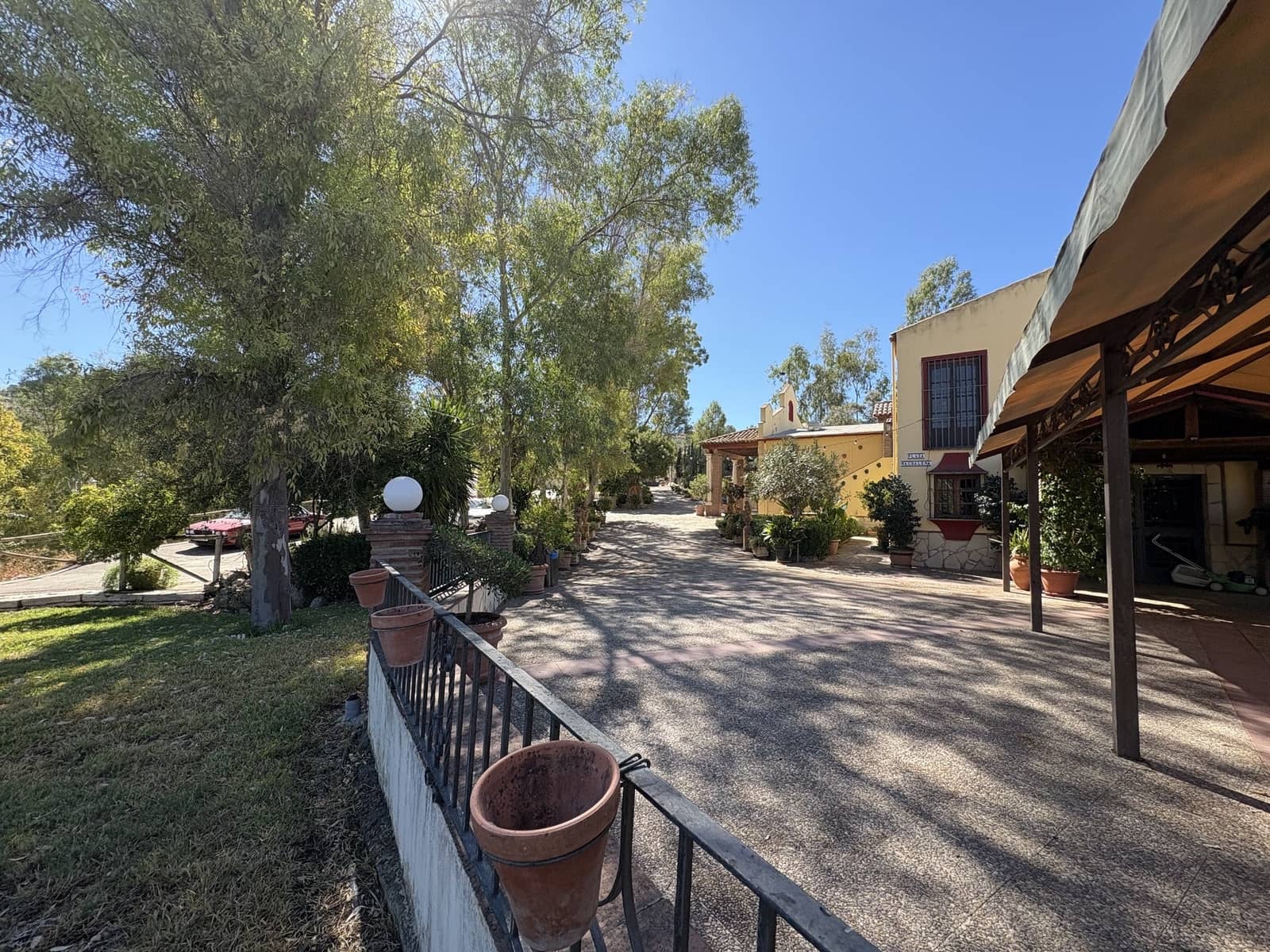 2 makuuhuone Yritys myytävänä paikassa Olvera mukana 
autotalli - 1 500 000 € (Ref: 9228873)