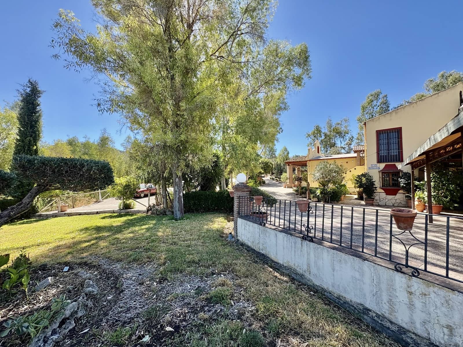 2 makuuhuone Yritys myytävänä paikassa Olvera mukana 
autotalli - 1 500 000 € (Ref: 9228873)