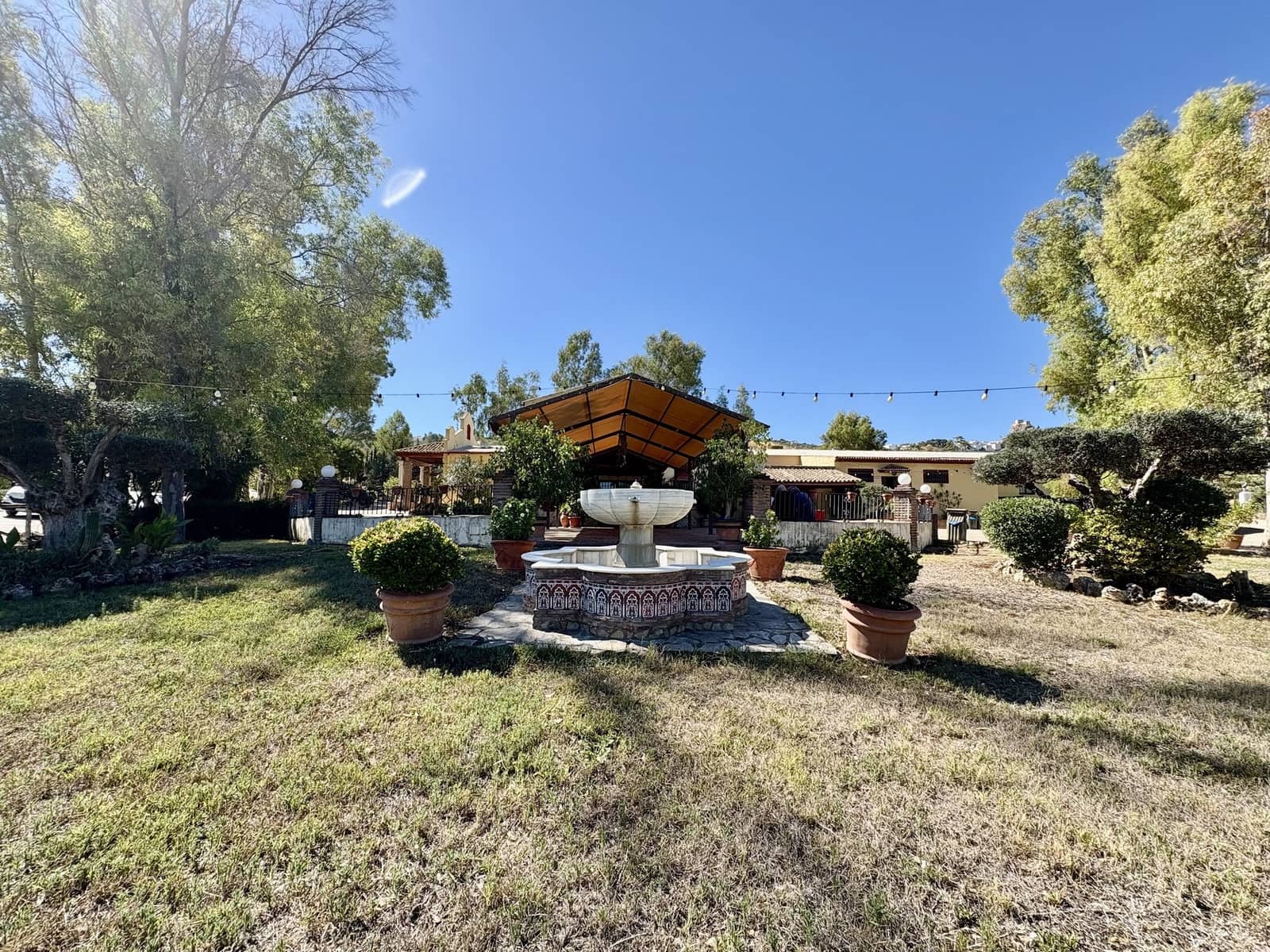 2 makuuhuone Yritys myytävänä paikassa Olvera mukana 
autotalli - 1 500 000 € (Ref: 9228873)