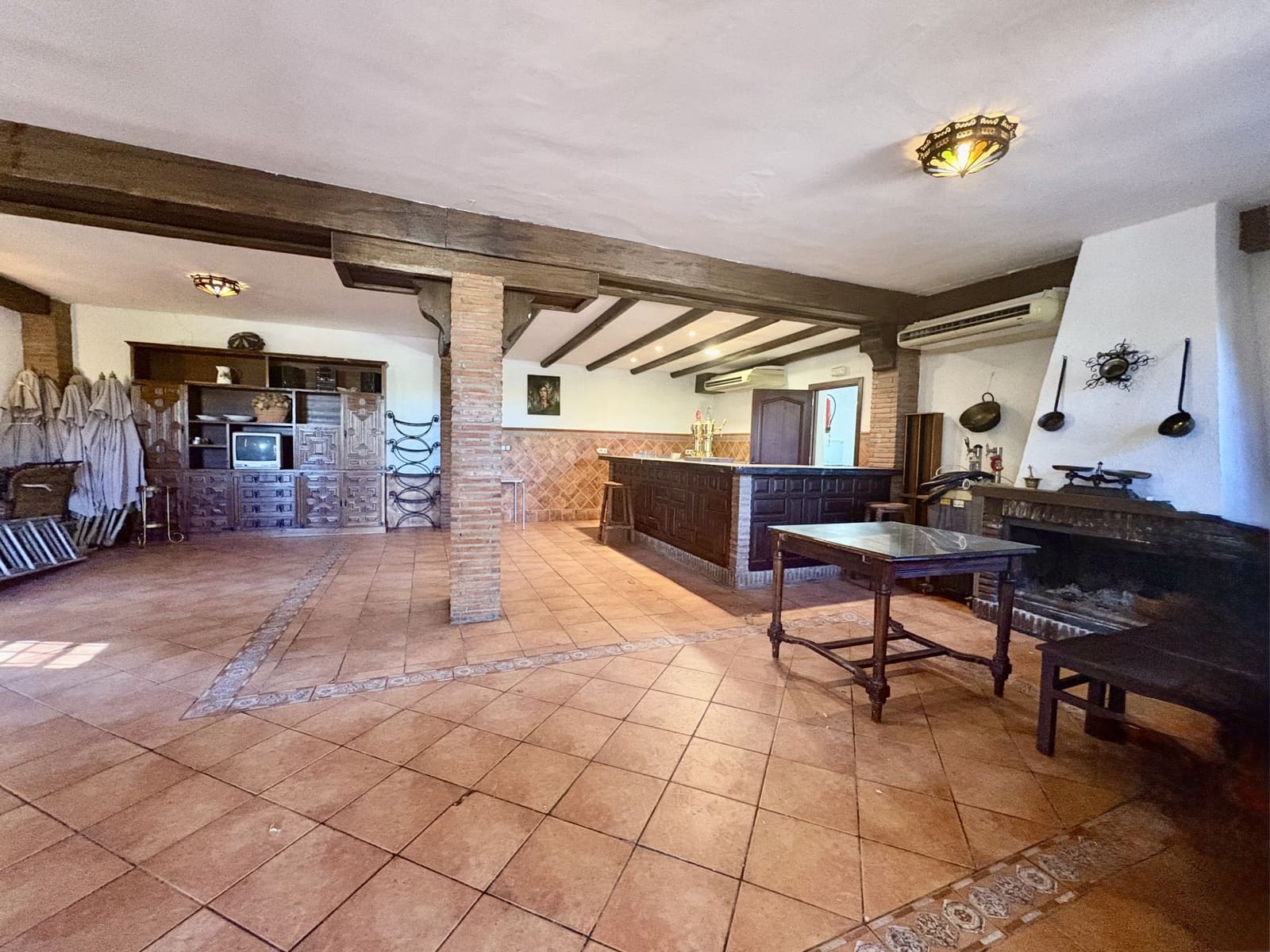 2 bedroom Business for sale in Olvera with garage - € 1,395,000 (Ref: 9228873)