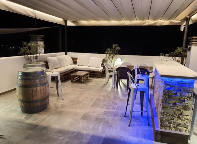 3 makuuhuone Paritalo myytävänä paikassa Roca Llisa, Santa Eulalia / Santa Eularia mukana uima-altaan 
autotalli - 990 000 € (Ref: 9262668)