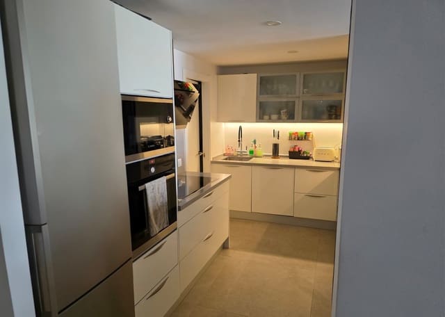 3 makuuhuone Paritalo myytävänä paikassa Roca Llisa, Santa Eulalia / Santa Eularia mukana uima-altaan 
autotalli - 990 000 € (Ref: 9262668)