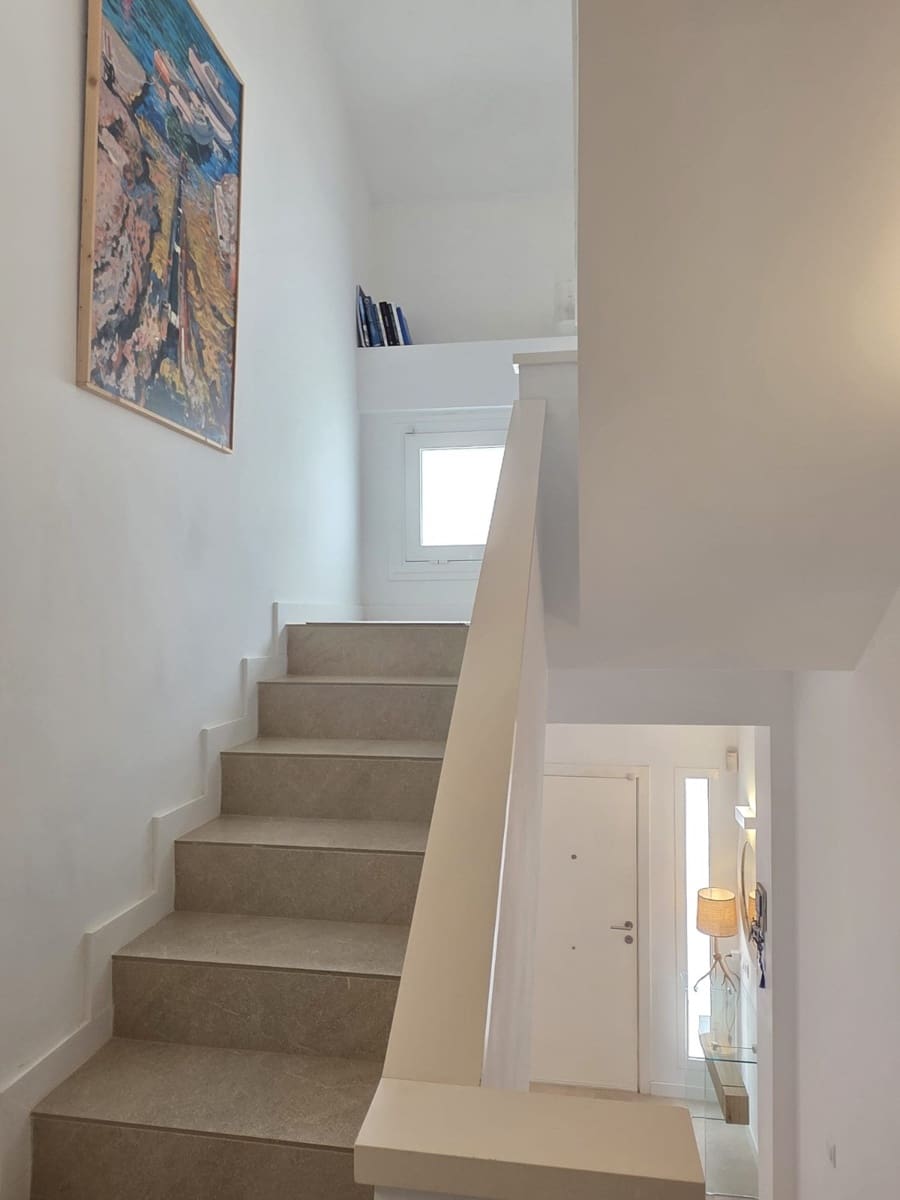 3 slaapkamer Halfvrijstaande villa te koop in Roca Llisa met zwembad garage - € 990.000 (Ref: 9262668)