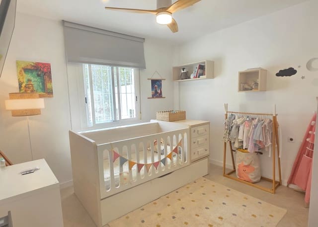 3 makuuhuone Paritalo myytävänä paikassa Roca Llisa, Santa Eulalia / Santa Eularia mukana uima-altaan 
autotalli - 990 000 € (Ref: 9262668)