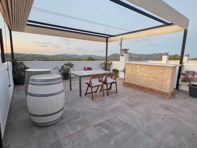 3 makuuhuone Paritalo myytävänä paikassa Roca Llisa, Santa Eulalia / Santa Eularia mukana uima-altaan 
autotalli - 990 000 € (Ref: 9262668)