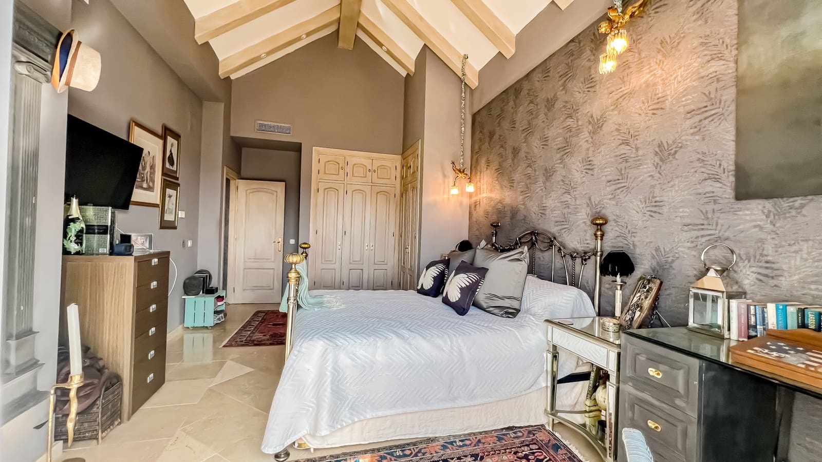 4 sypialnia Willa na sprzedaż w Istan z basenem garażem - 1 850 000 € (Ref: 9269819)