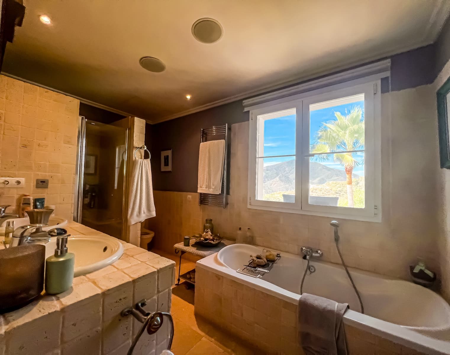 4 sypialnia Willa na sprzedaż w Istan z basenem garażem - 1 850 000 € (Ref: 9269819)