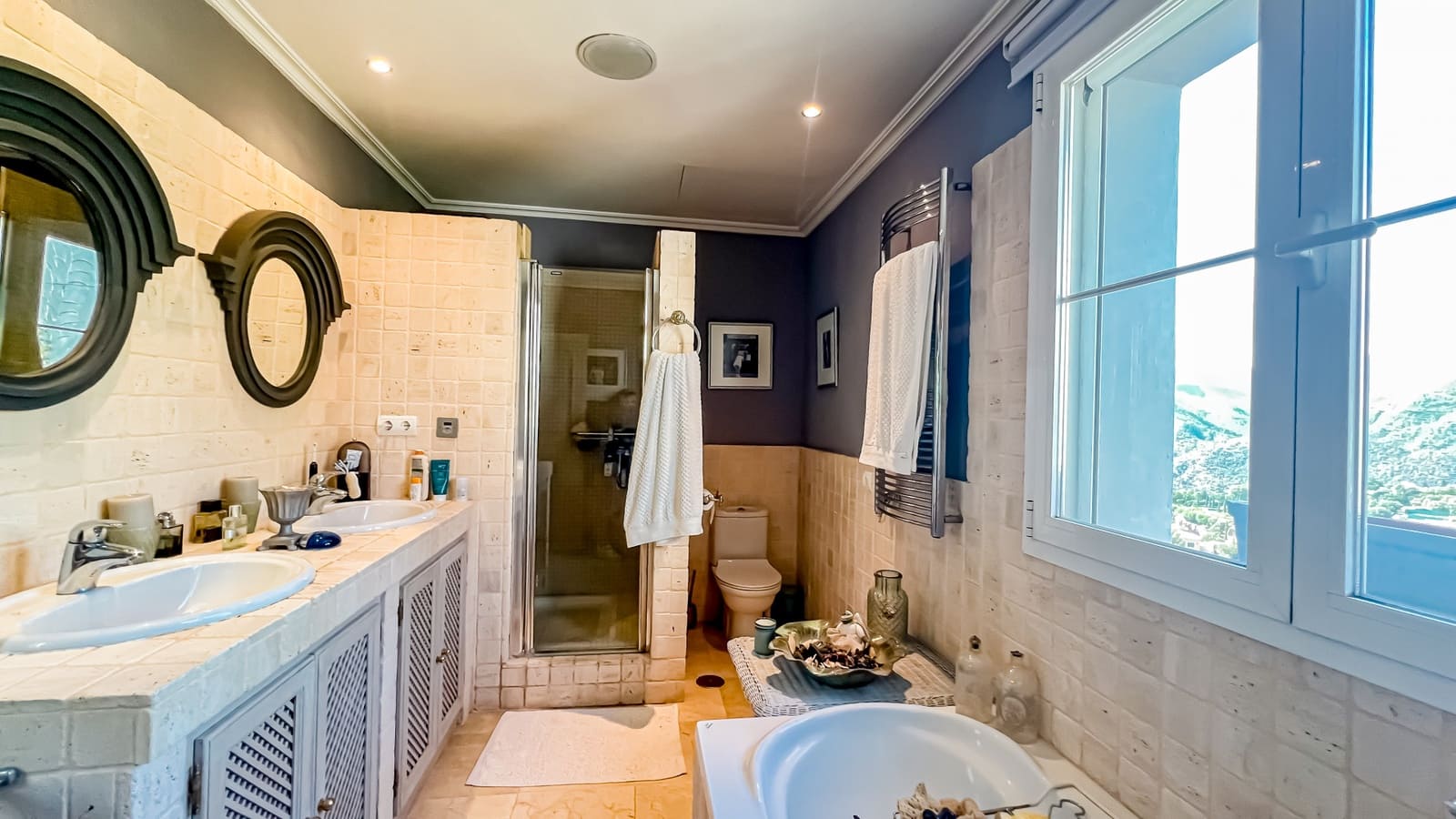 4 sypialnia Willa na sprzedaż w Istan z basenem garażem - 1 850 000 € (Ref: 9269819)