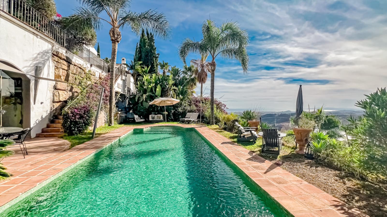 4 sypialnia Willa na sprzedaż w Istan z basenem garażem - 1 850 000 € (Ref: 9269819)