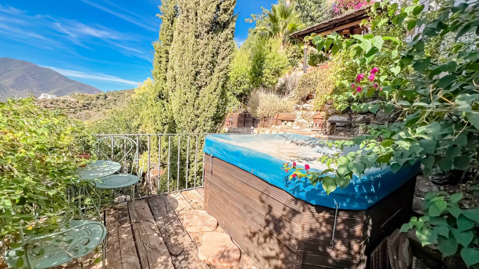 4 sypialnia Willa na sprzedaż w Istan z basenem garażem - 1 850 000 € (Ref: 9269819)