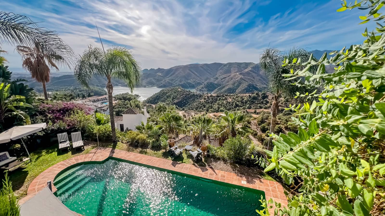 4 sypialnia Willa na sprzedaż w Istan z basenem garażem - 1 850 000 € (Ref: 9269819)