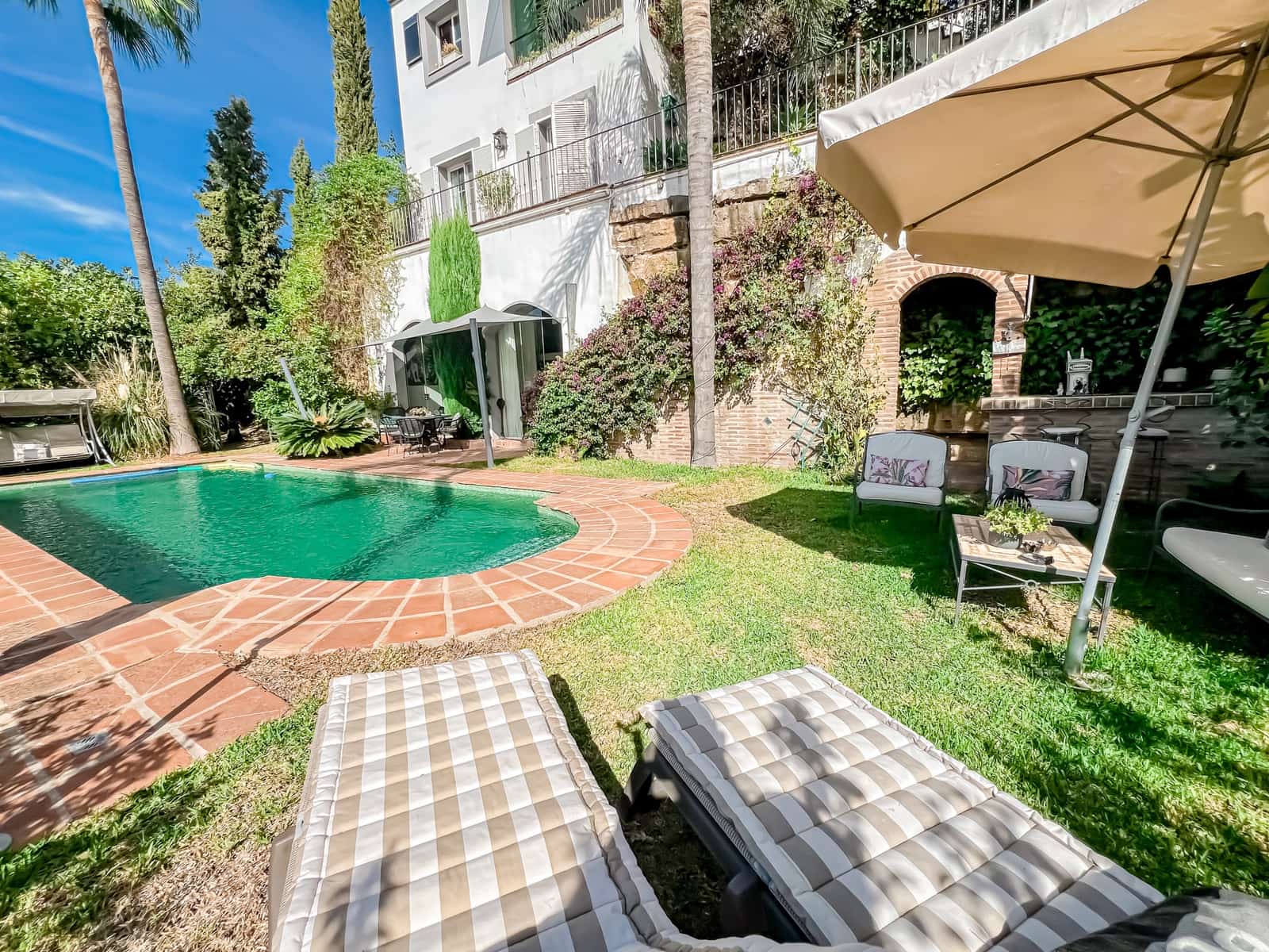 4 sypialnia Willa na sprzedaż w Istan z basenem garażem - 1 850 000 € (Ref: 9269819)