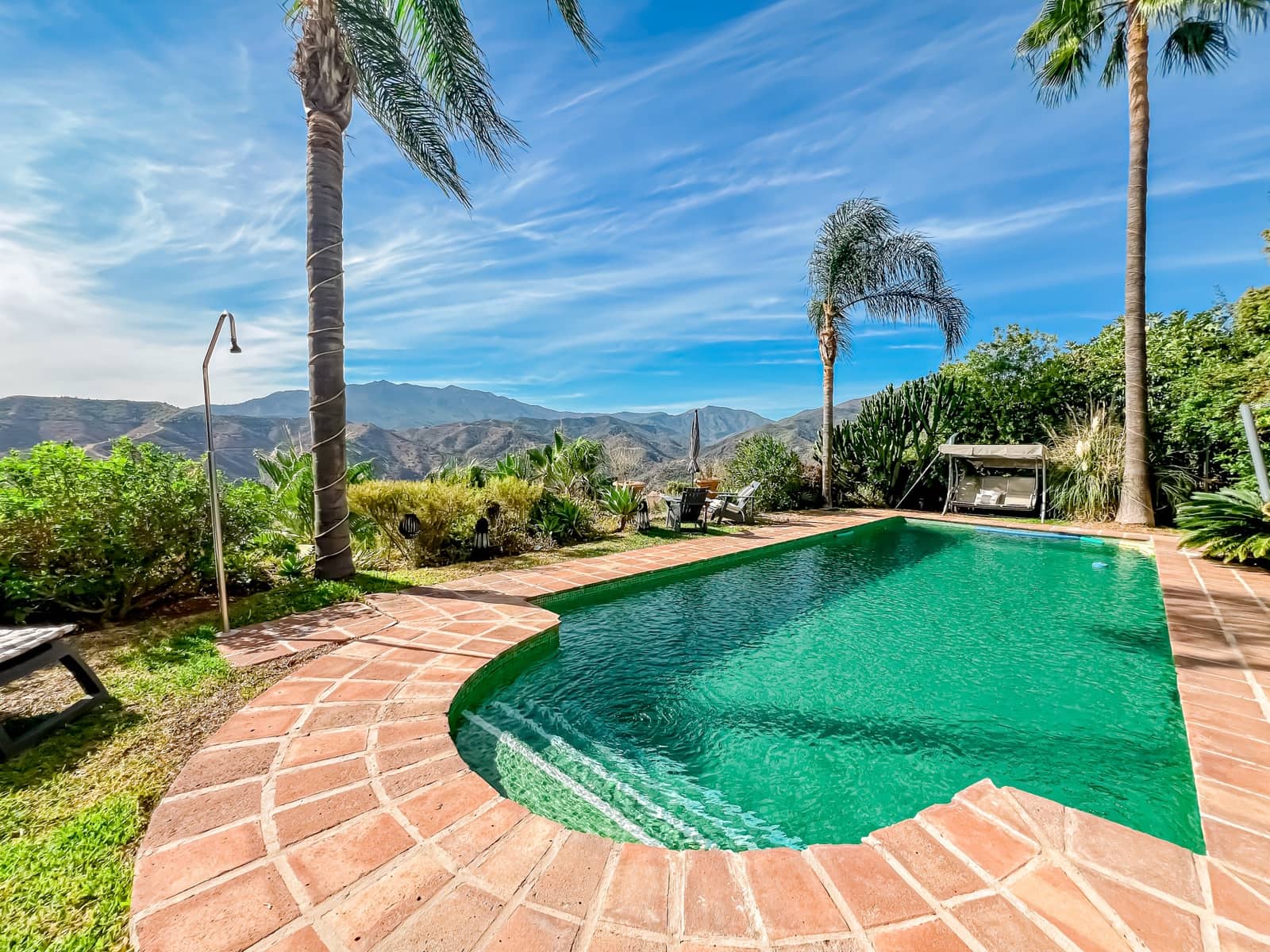 4 sypialnia Willa na sprzedaż w Istan z basenem garażem - 1 850 000 € (Ref: 9269819)