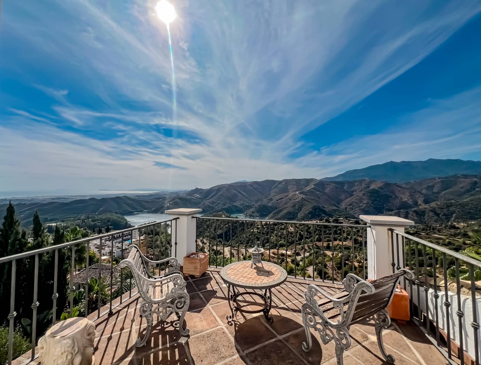 4 sypialnia Willa na sprzedaż w Istan z basenem garażem - 1 850 000 € (Ref: 9269819)