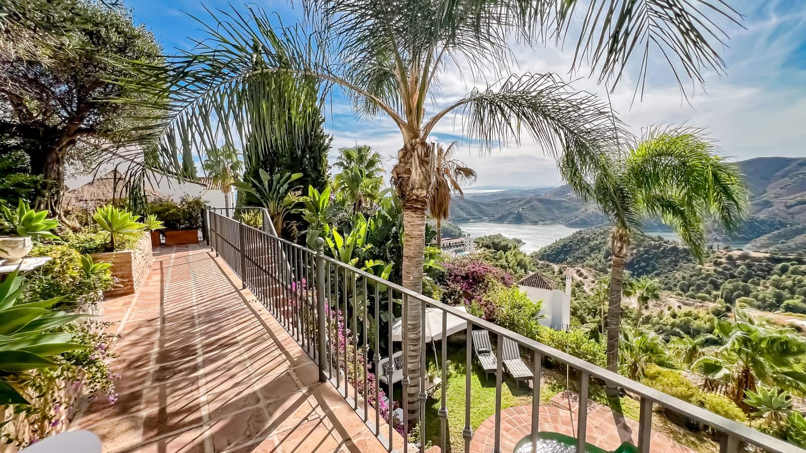 4 sypialnia Willa na sprzedaż w Istan z basenem garażem - 1 850 000 € (Ref: 9269819)