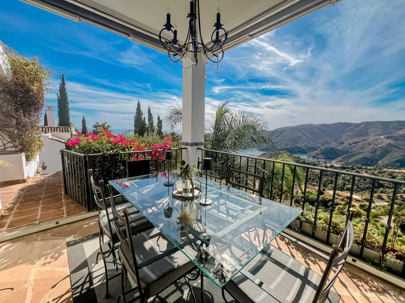 4 sypialnia Willa na sprzedaż w Istan z basenem garażem - 1 850 000 € (Ref: 9269819)