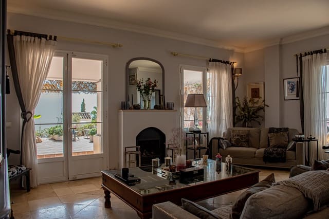 4 soveværelse Villa til salg i Istán med swimmingpool garage - € 1.850.000 (Ref: 9269819)