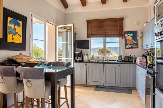 Chalet de 4 habitaciones en Istán en venta con piscina garaje - 1.675.000 € (Ref: 9269819)