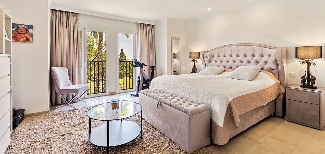 5 makuuhuone Huvila myytävänä paikassa La Quinta mukana uima-altaan 
autotalli - 1 999 000 € (Ref: 9272681)