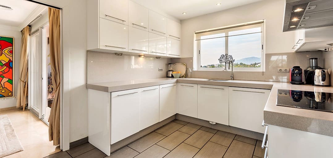 5 makuuhuone Huvila myytävänä paikassa La Quinta mukana uima-altaan 
autotalli - 1 999 000 € (Ref: 9272681)