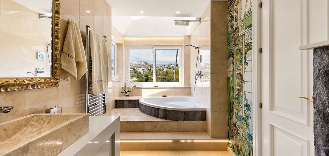 5 makuuhuone Huvila myytävänä paikassa La Quinta mukana uima-altaan 
autotalli - 1 999 000 € (Ref: 9272681)