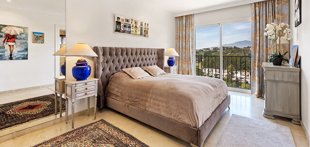 5 makuuhuone Huvila myytävänä paikassa La Quinta mukana uima-altaan 
autotalli - 1 999 000 € (Ref: 9272681)