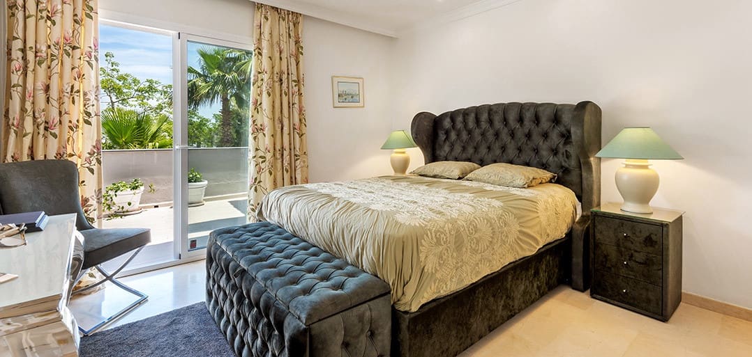 5 makuuhuone Huvila myytävänä paikassa La Quinta mukana uima-altaan 
autotalli - 1 999 000 € (Ref: 9272681)