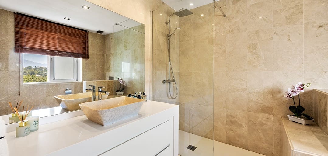 5 makuuhuone Huvila myytävänä paikassa La Quinta mukana uima-altaan 
autotalli - 1 999 000 € (Ref: 9272681)