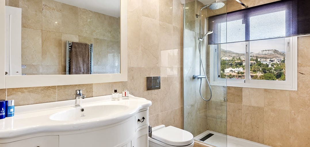 5 makuuhuone Huvila myytävänä paikassa La Quinta mukana uima-altaan 
autotalli - 1 999 000 € (Ref: 9272681)